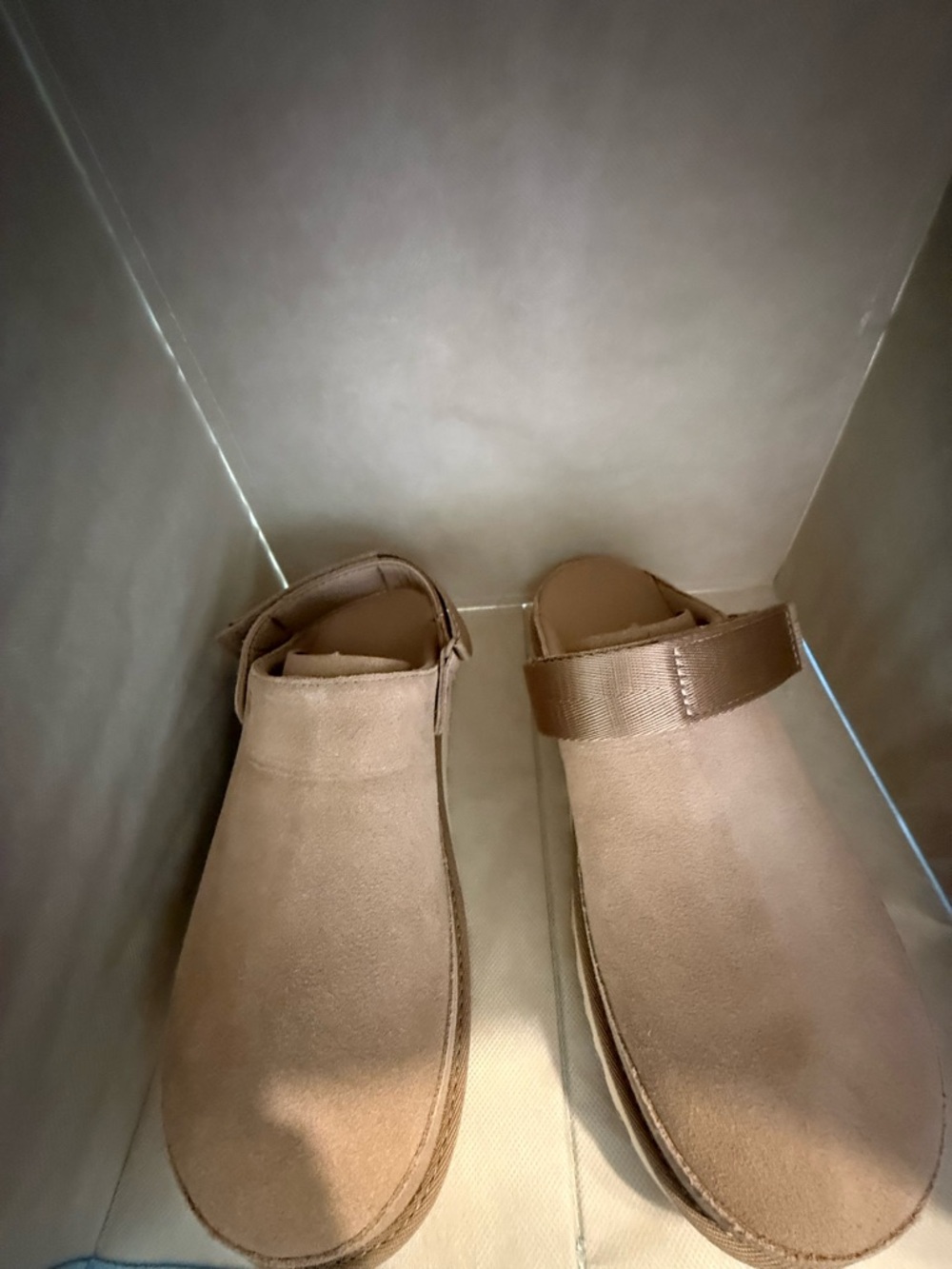 UGG‎ Goldenstar Clog Sand Suede Women's Comfort Slippers Size 9